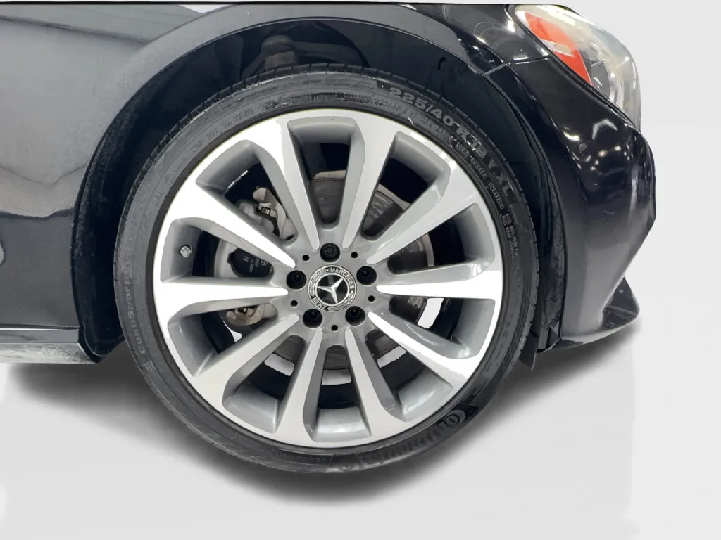 Mercedes-Benz C-Class photo 18