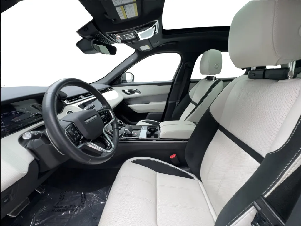 Land Rover Range Rover Velar photo 22