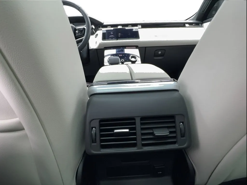 Land Rover Range Rover Velar photo 42