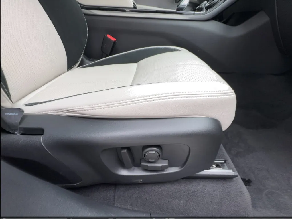 Land Rover Range Rover Velar photo 34