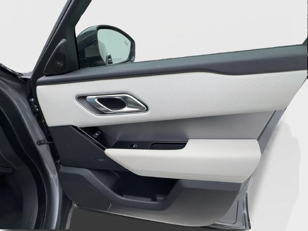 Land Rover Range Rover Velar photo 36