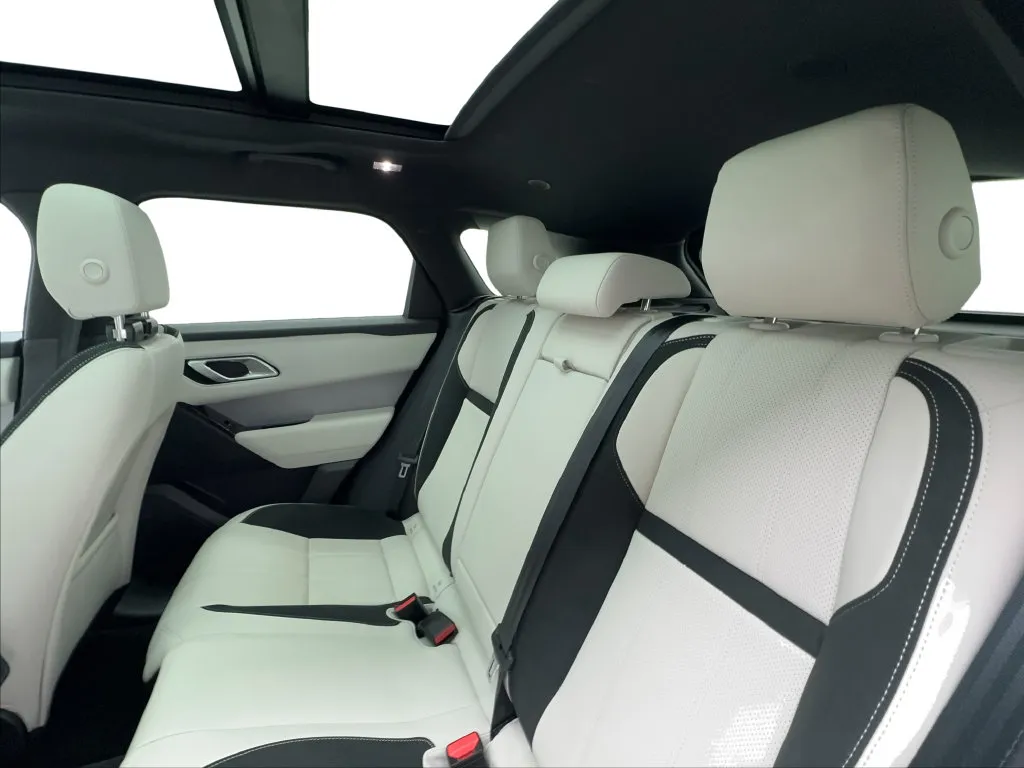 Land Rover Range Rover Velar photo 27