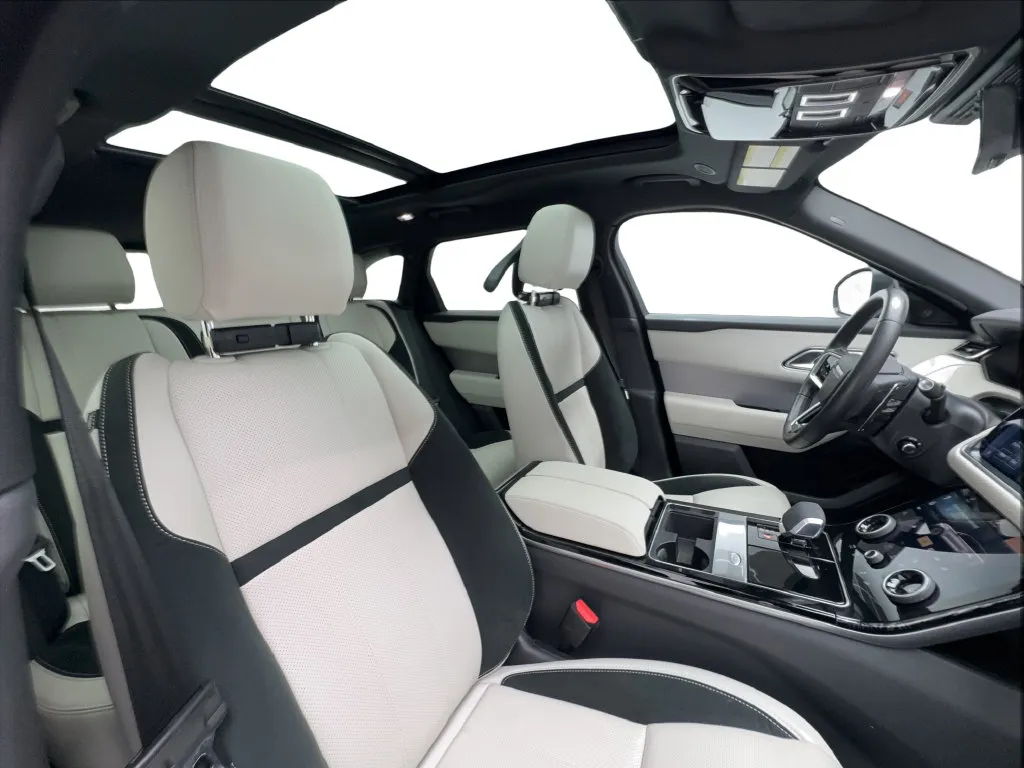 Land Rover Range Rover Velar photo 33