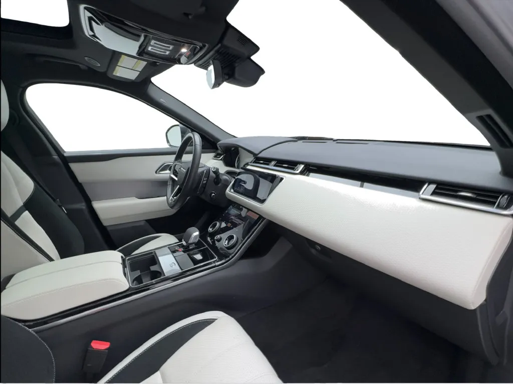 Land Rover Range Rover Velar photo 35