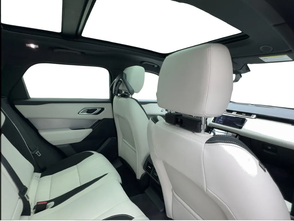 Land Rover Range Rover Velar photo 29