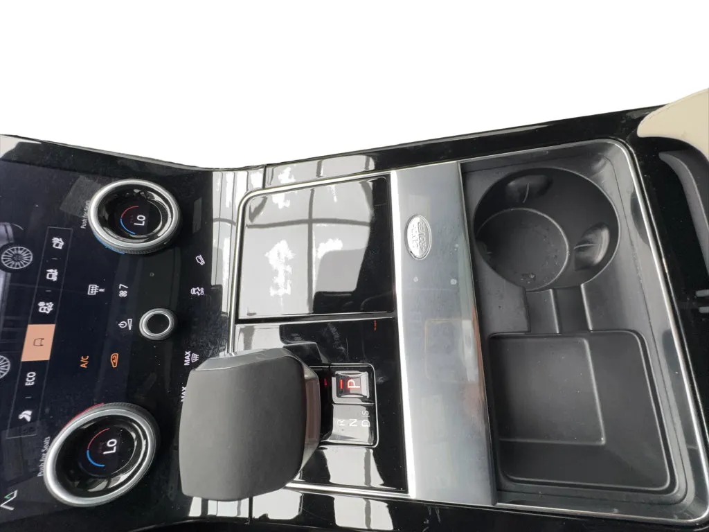 Land Rover Range Rover Velar photo 49