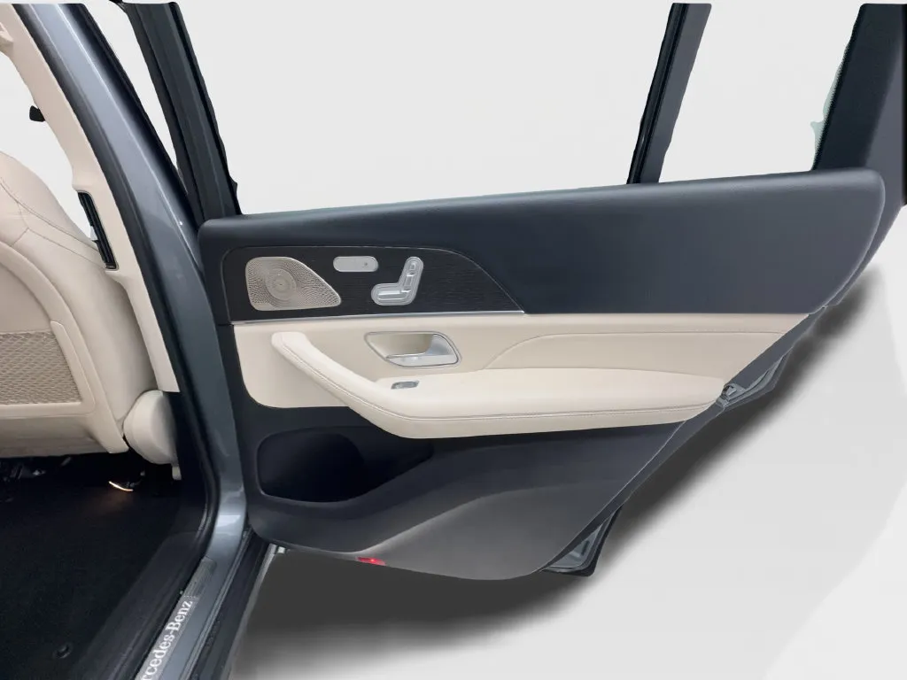 Mercedes-Benz GLS photo 35