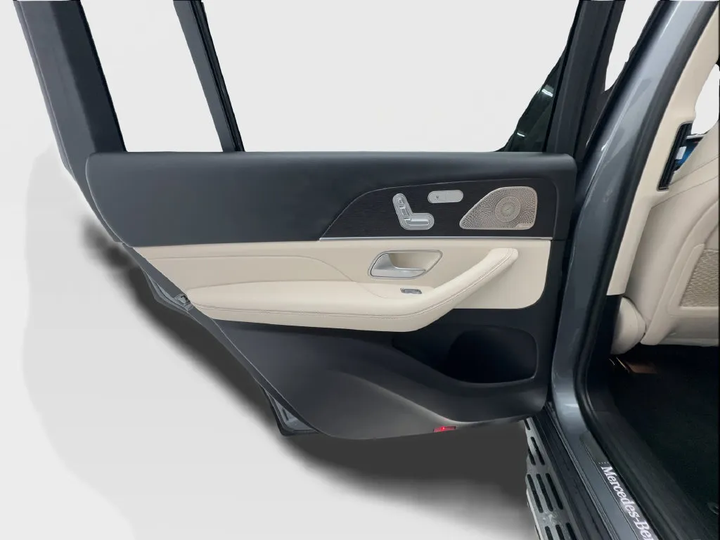 Mercedes-Benz GLS photo 32