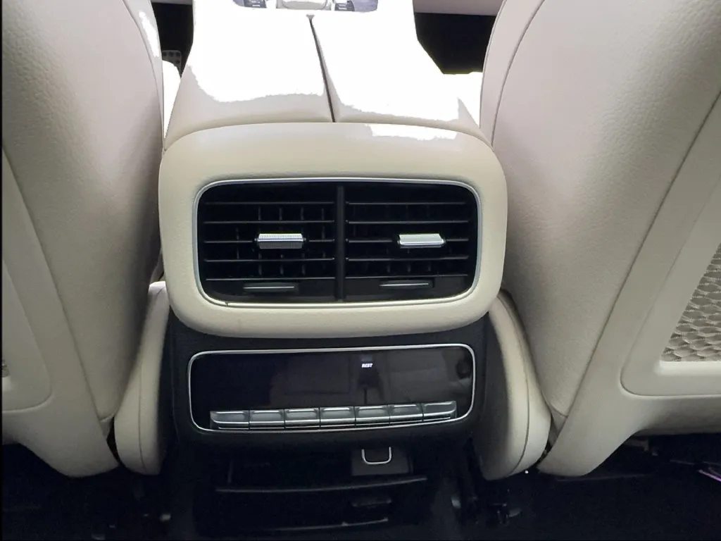 Mercedes-Benz GLS photo 23