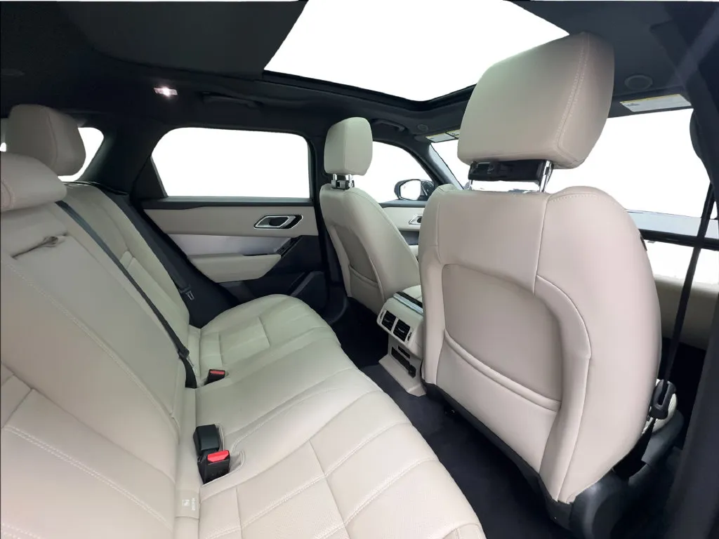 Land Rover Range Rover Velar photo 30