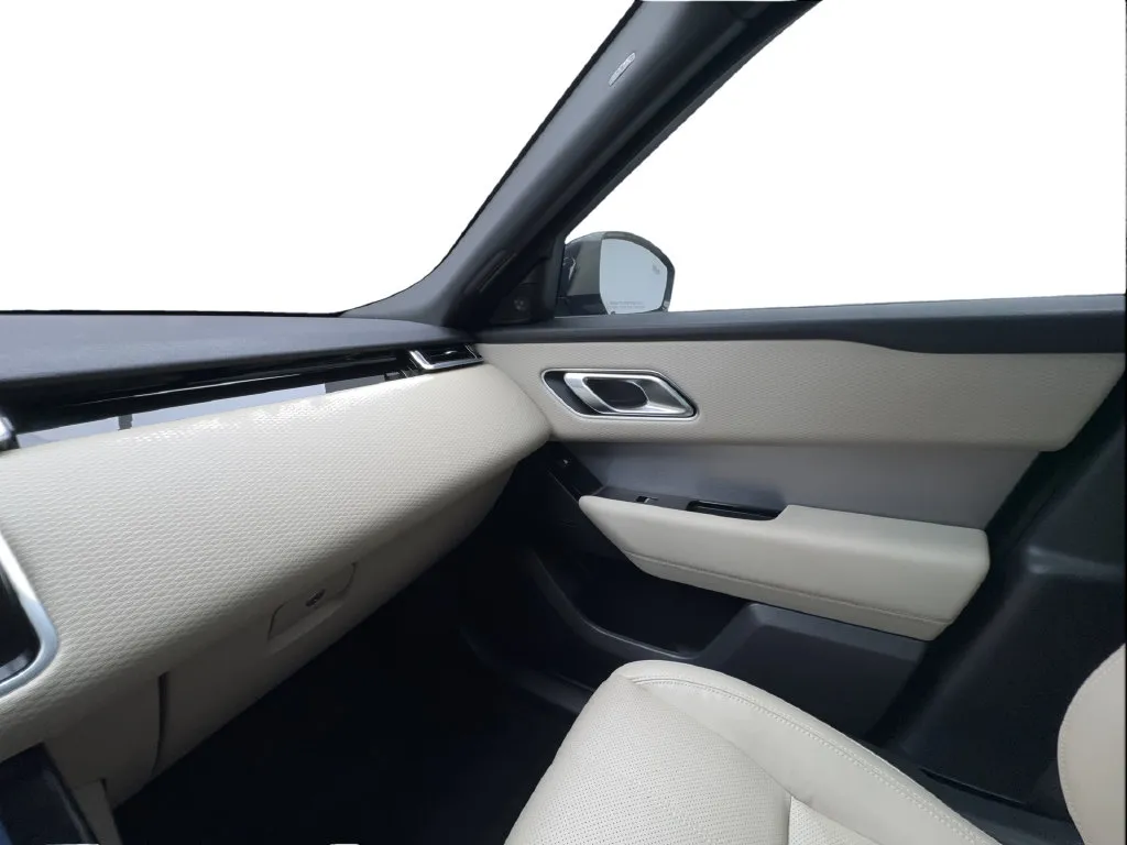 Land Rover Range Rover Velar photo 40