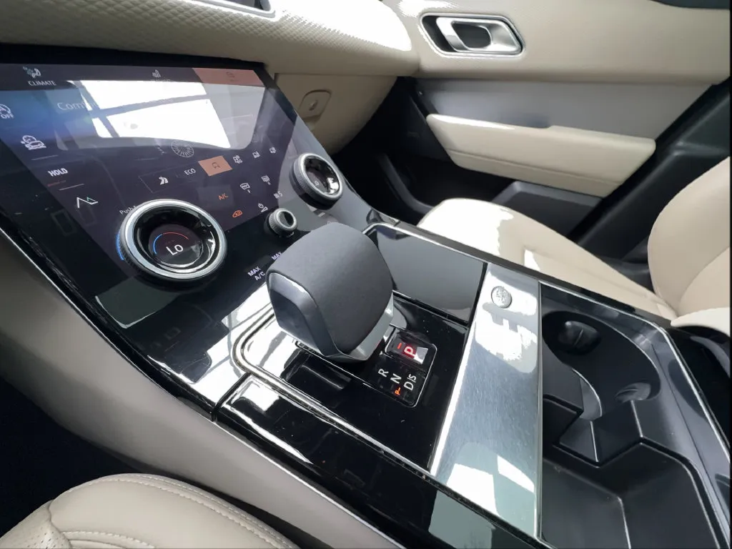 Land Rover Range Rover Velar photo 46