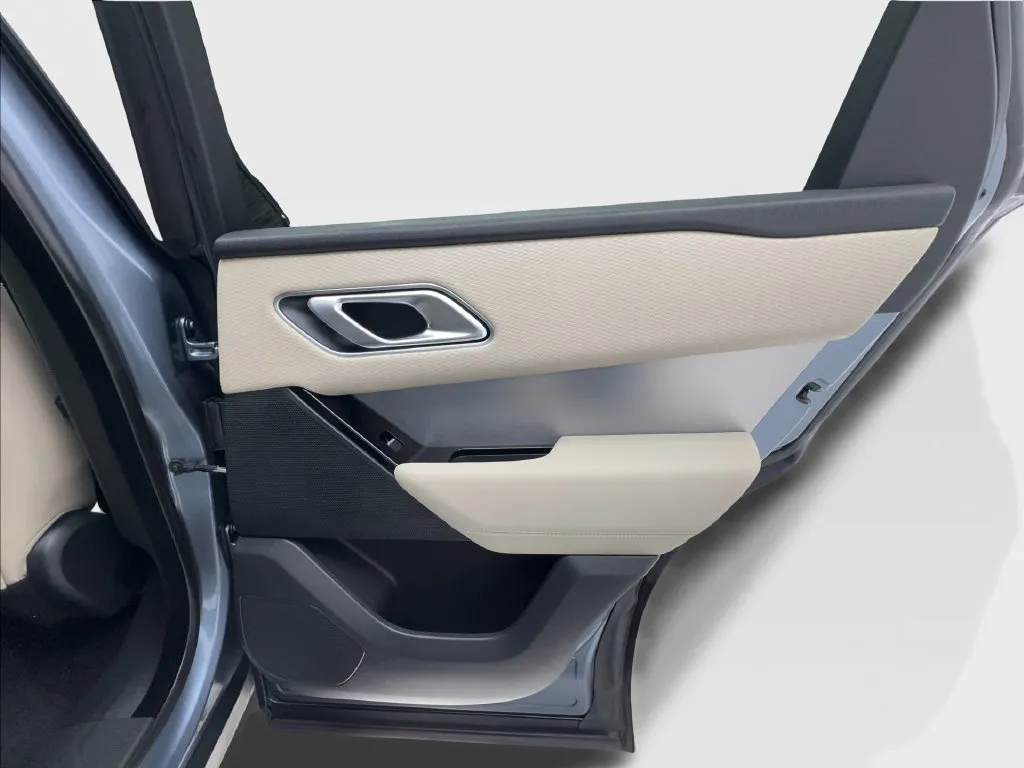 Land Rover Range Rover Velar photo 32