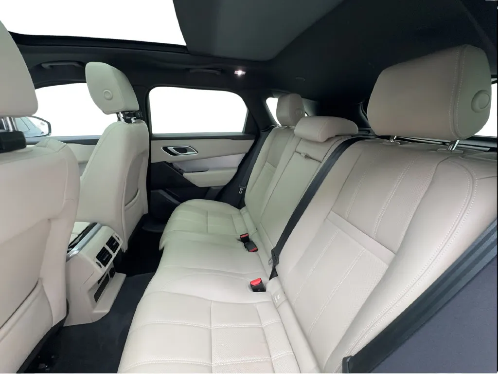 Land Rover Range Rover Velar photo 26