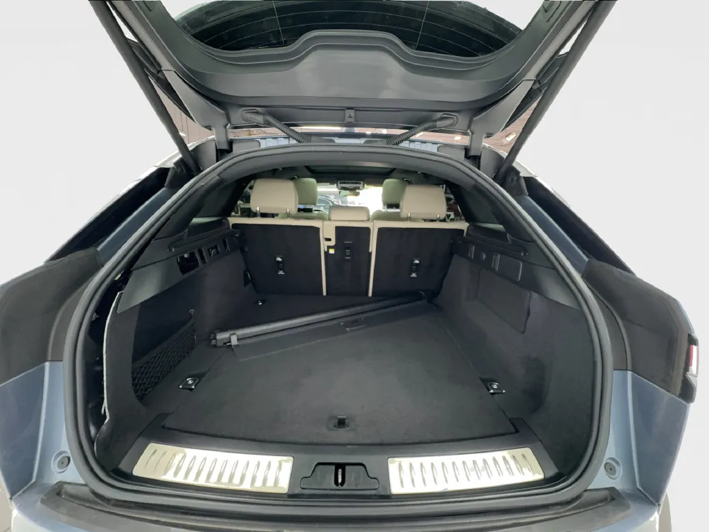 Land Rover Range Rover Velar photo 18