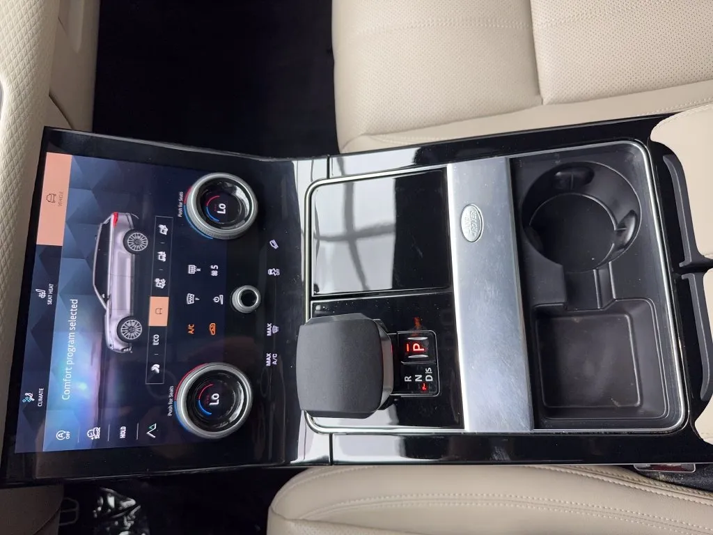 Land Rover Range Rover Velar photo 50