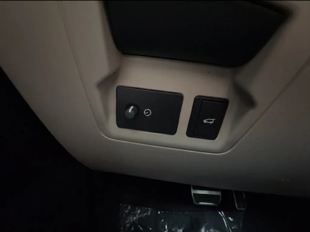 Land Rover Range Rover Velar photo 39