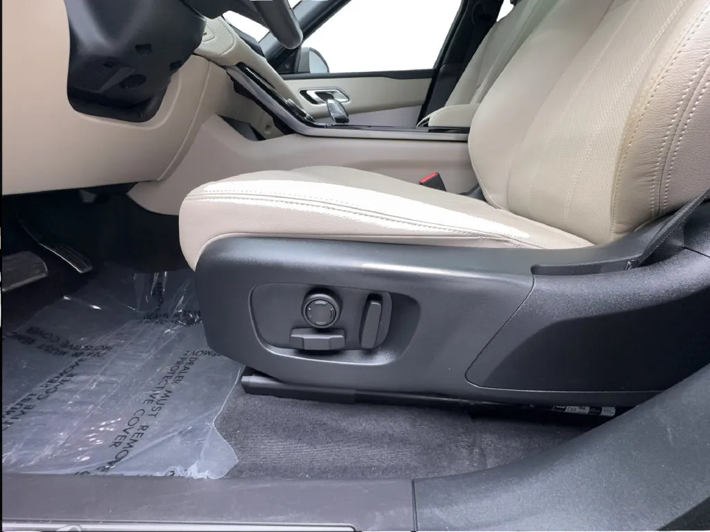 Land Rover Range Rover Velar photo 23