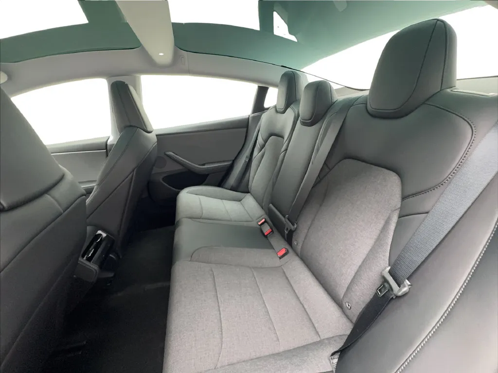 Tesla Model 3 photo 23
