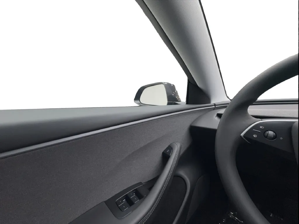 Tesla Model 3 photo 39