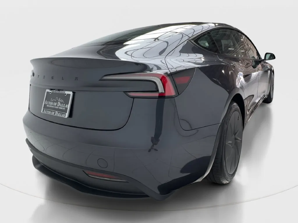 Tesla Model 3 photo 8