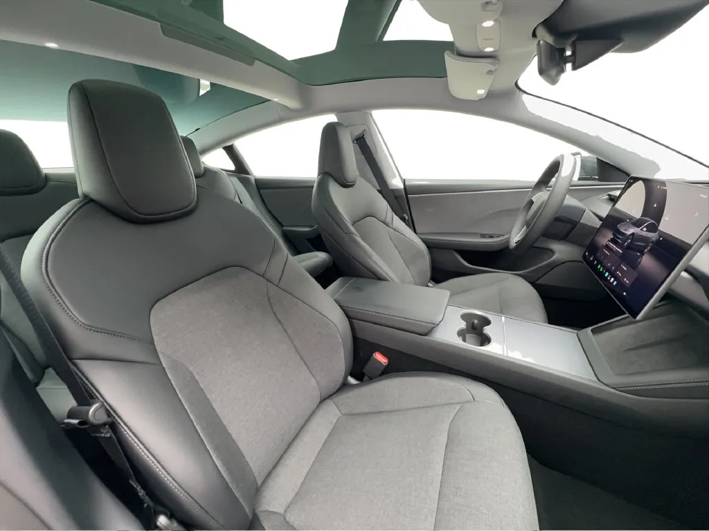 Tesla Model 3 photo 30