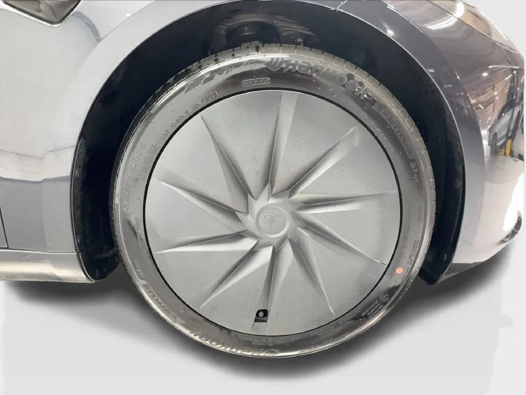 Tesla Model 3 photo 37