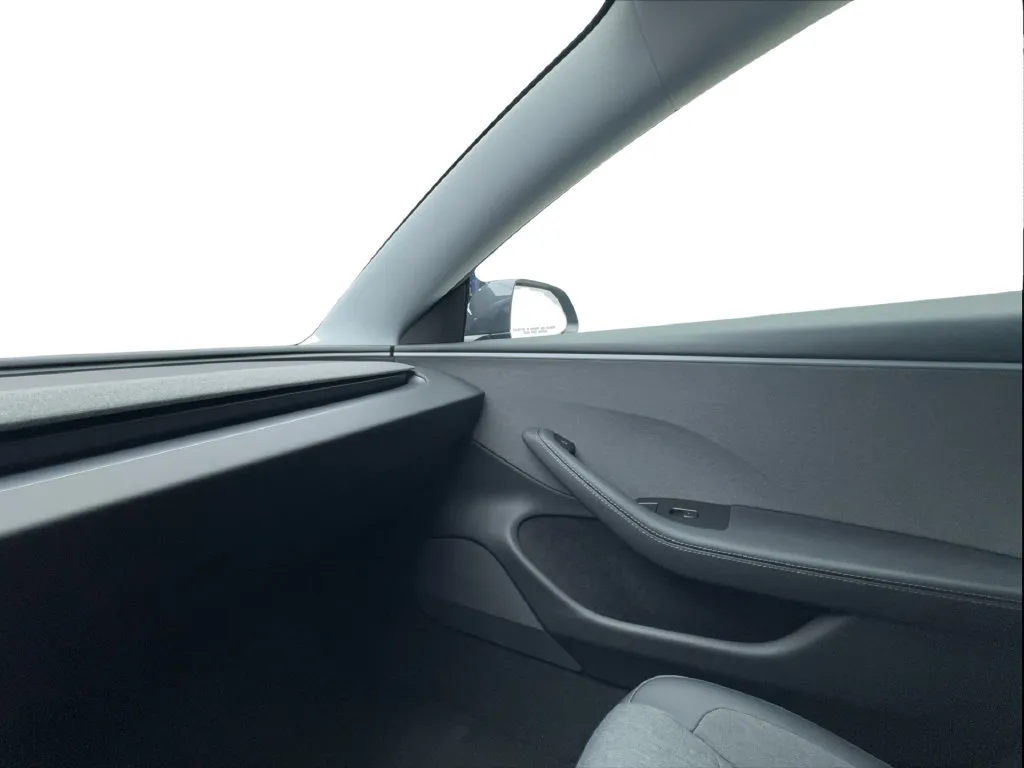 Tesla Model 3 photo 40