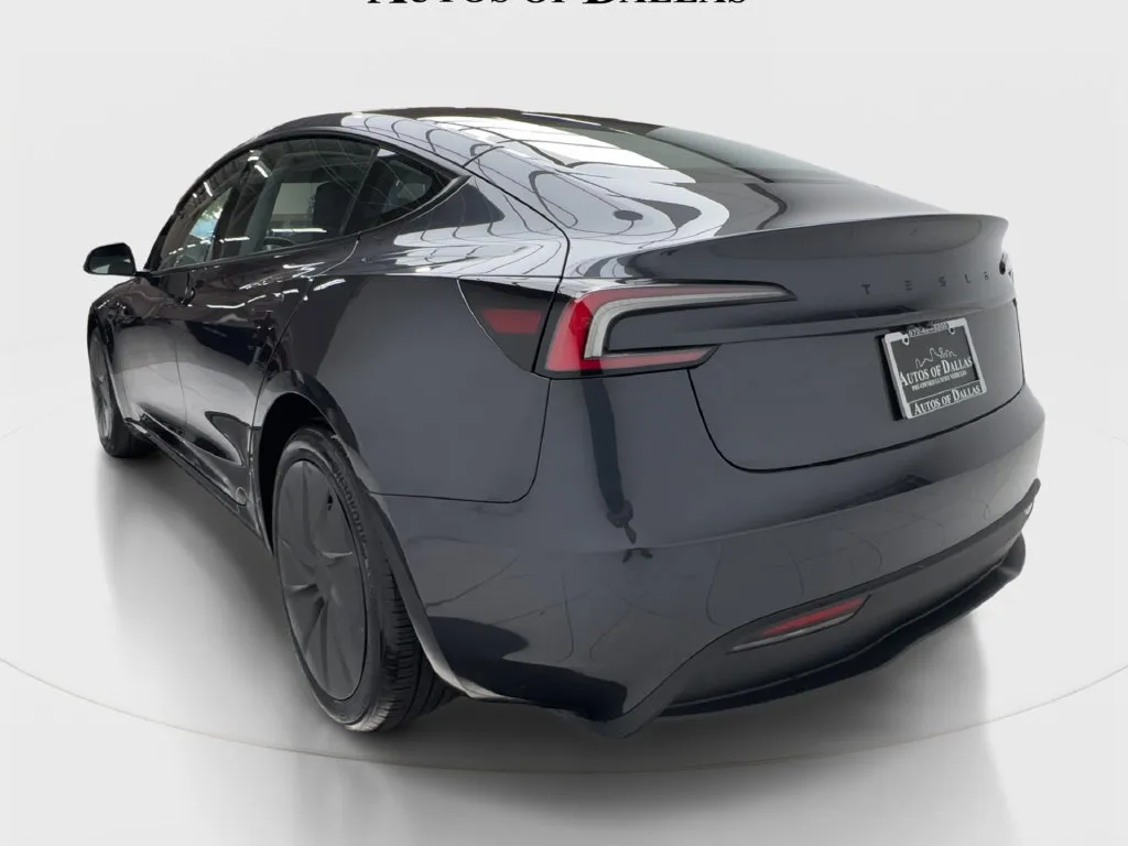 Tesla Model 3 photo 6