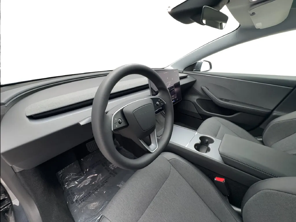 Tesla Model 3 photo 21