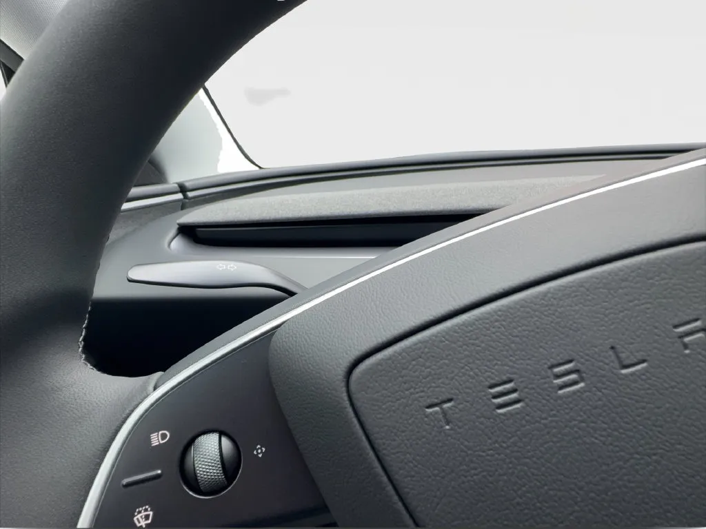 Tesla Model 3 photo 41