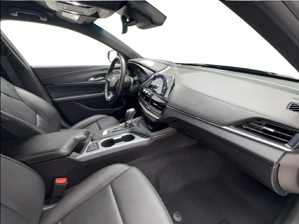 Cadillac CT4 photo 32