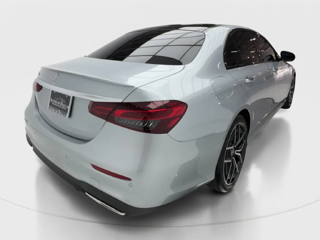 Mercedes-Benz E-Class photo 8