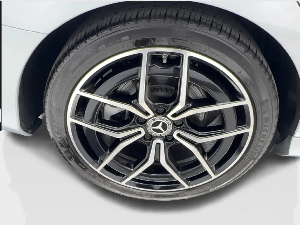 Mercedes-Benz E-Class photo 18