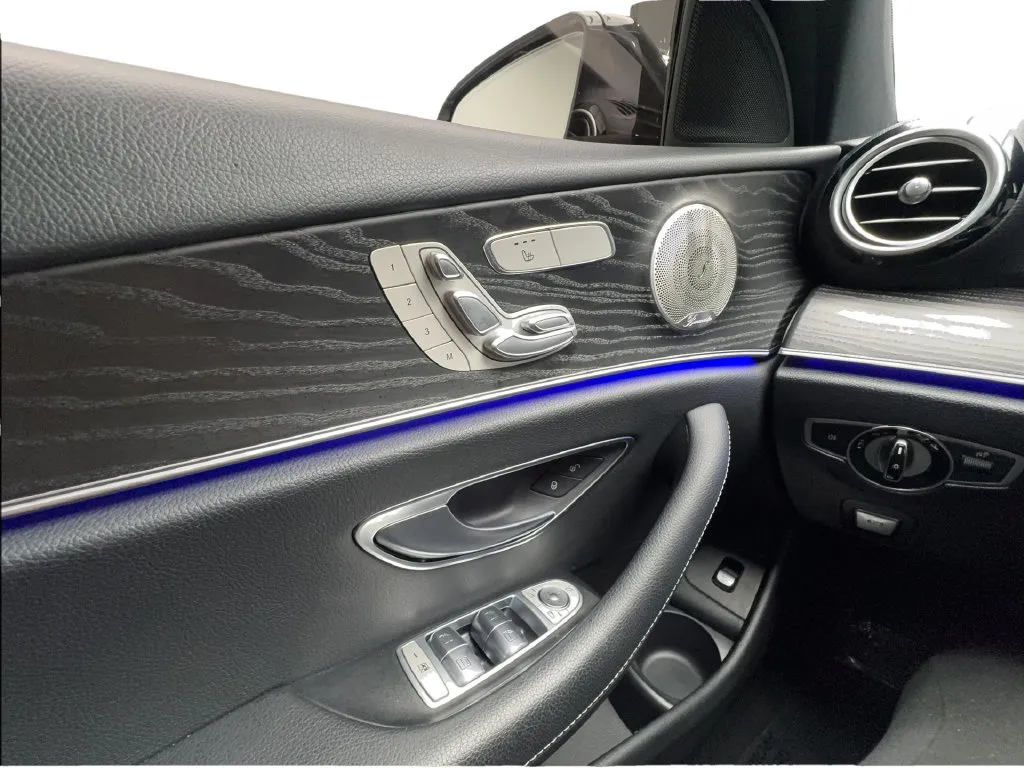 Mercedes-Benz E-Class photo 48