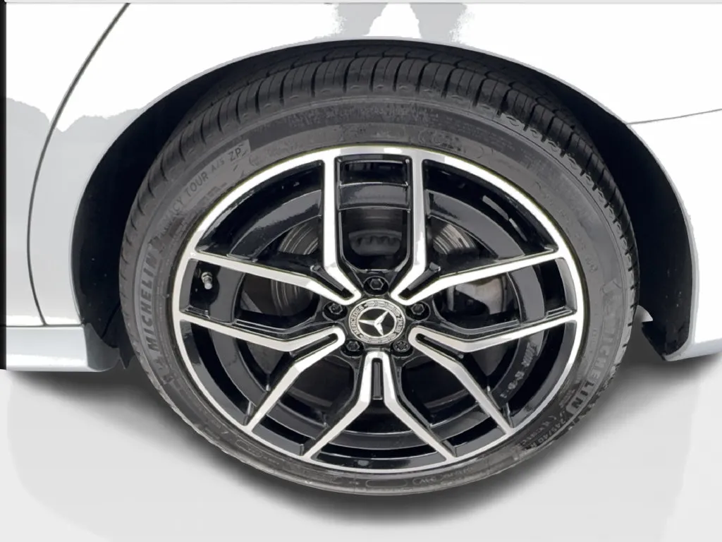 Mercedes-Benz E-Class photo 14