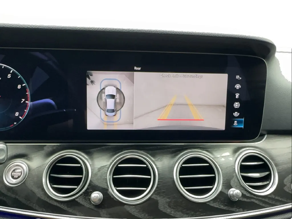 Mercedes-Benz E-Class photo 54