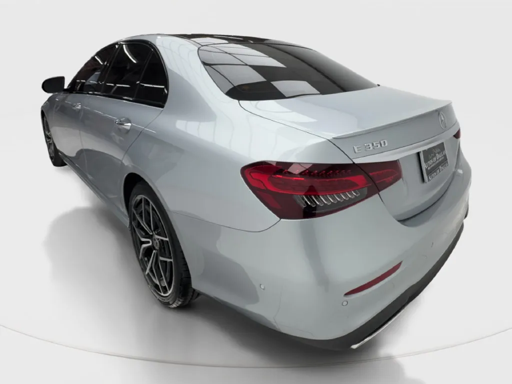 Mercedes-Benz E-Class photo 11