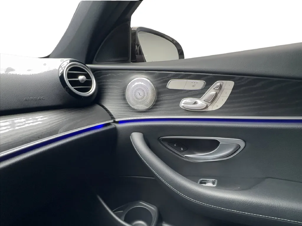 Mercedes-Benz E-Class photo 47