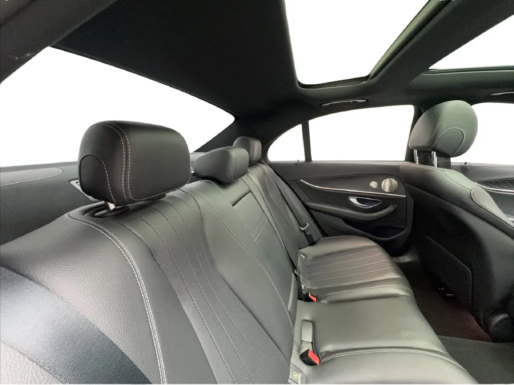 Mercedes-Benz E-Class photo 30