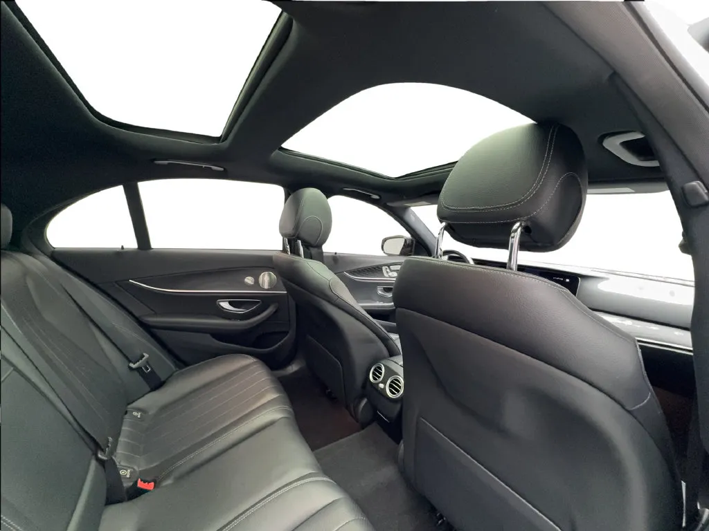 Mercedes-Benz E-Class photo 29