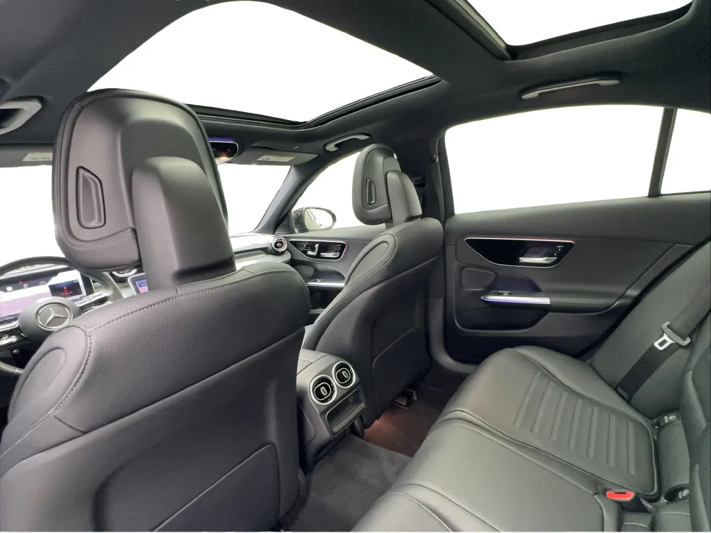 Mercedes-Benz C-Class photo 25