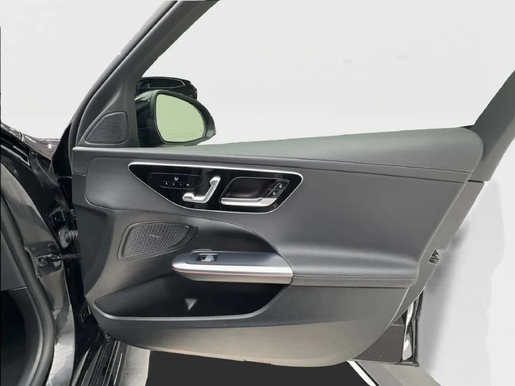 Mercedes-Benz C-Class photo 34