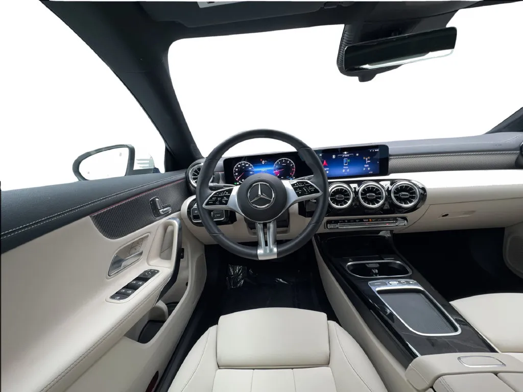 Mercedes-Benz CLA photo 35