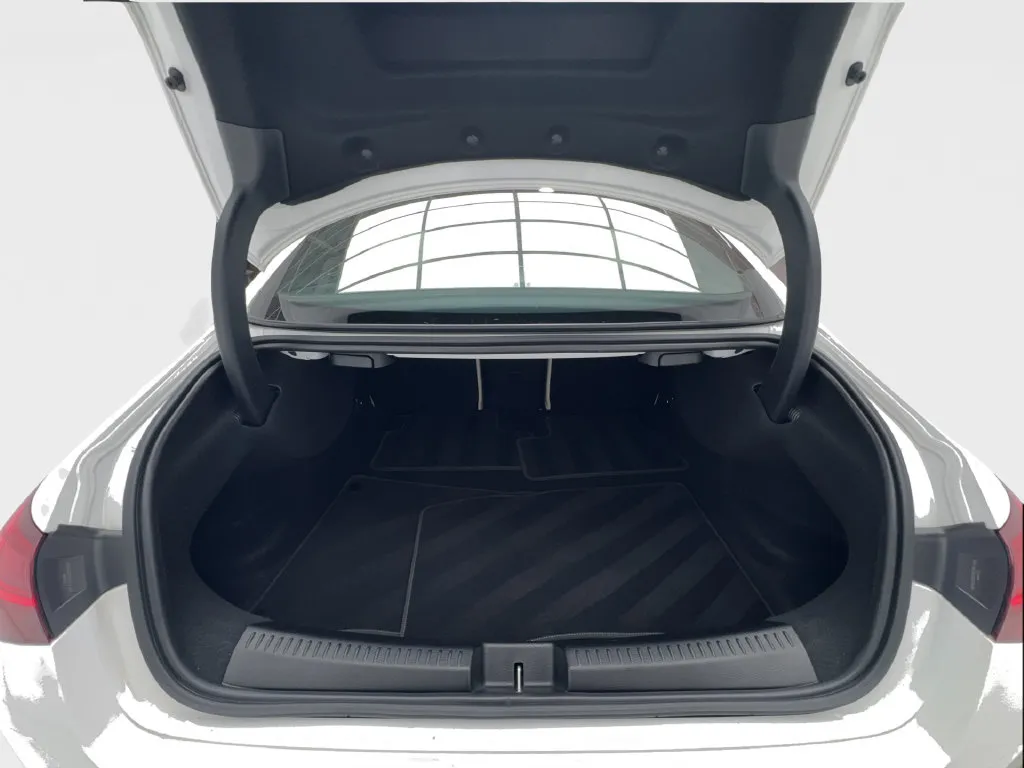 Mercedes-Benz CLA photo 18