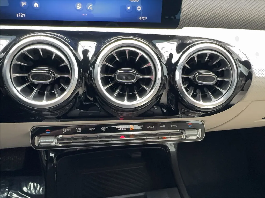 Mercedes-Benz CLA photo 46