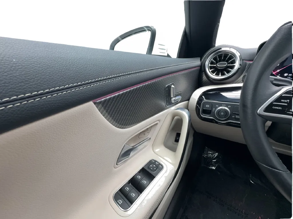 Mercedes-Benz CLA photo 40