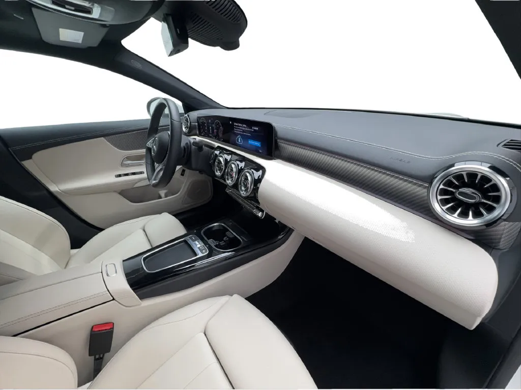 Mercedes-Benz CLA photo 33