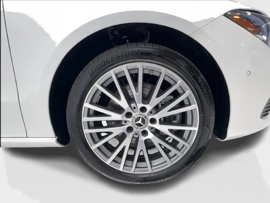 Mercedes-Benz CLA photo 16