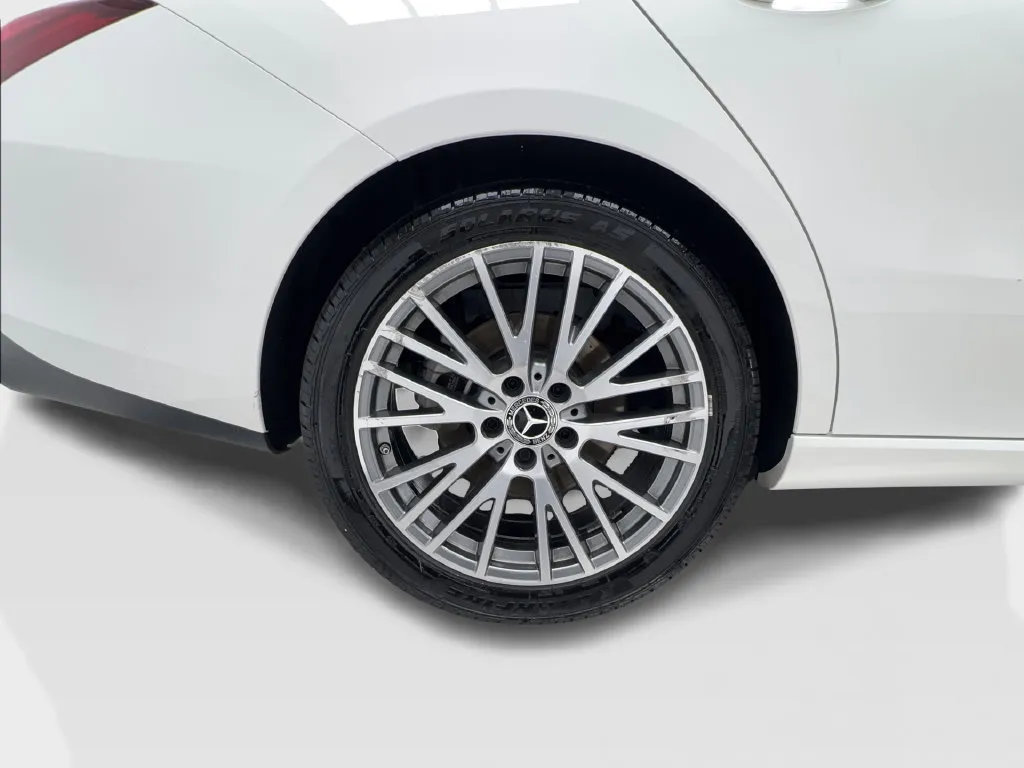 Mercedes-Benz CLA photo 15
